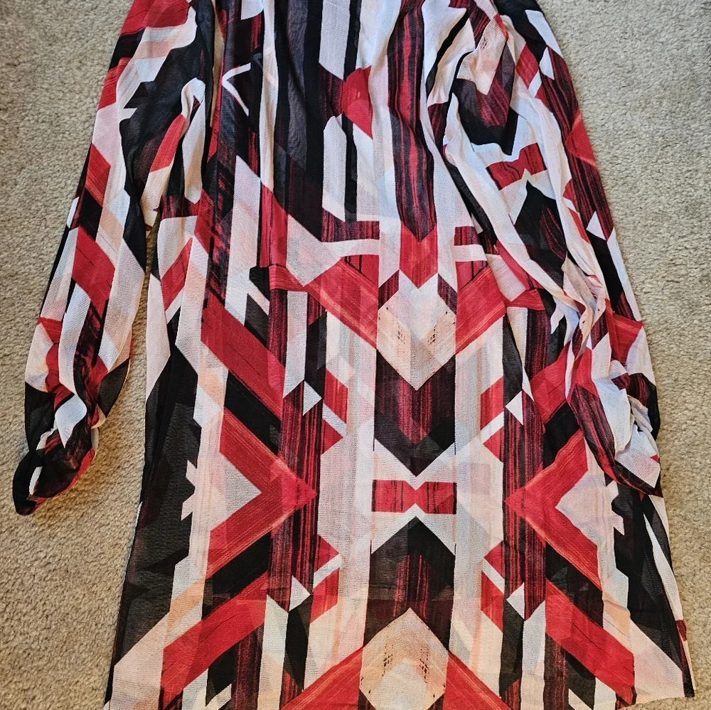 Geometric Patterned Abstract Top - Picture 3 of 4